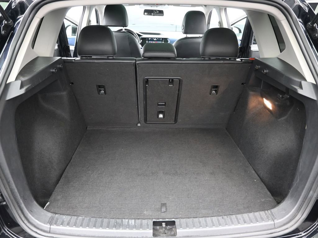 Used 2022 Volkswagen Taos SE w/ Panoramic Sunroof Package image 29