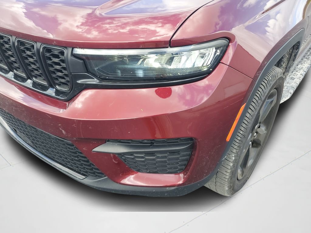 Used 2025 Jeep Grand Cherokee Altitude RWD image 23