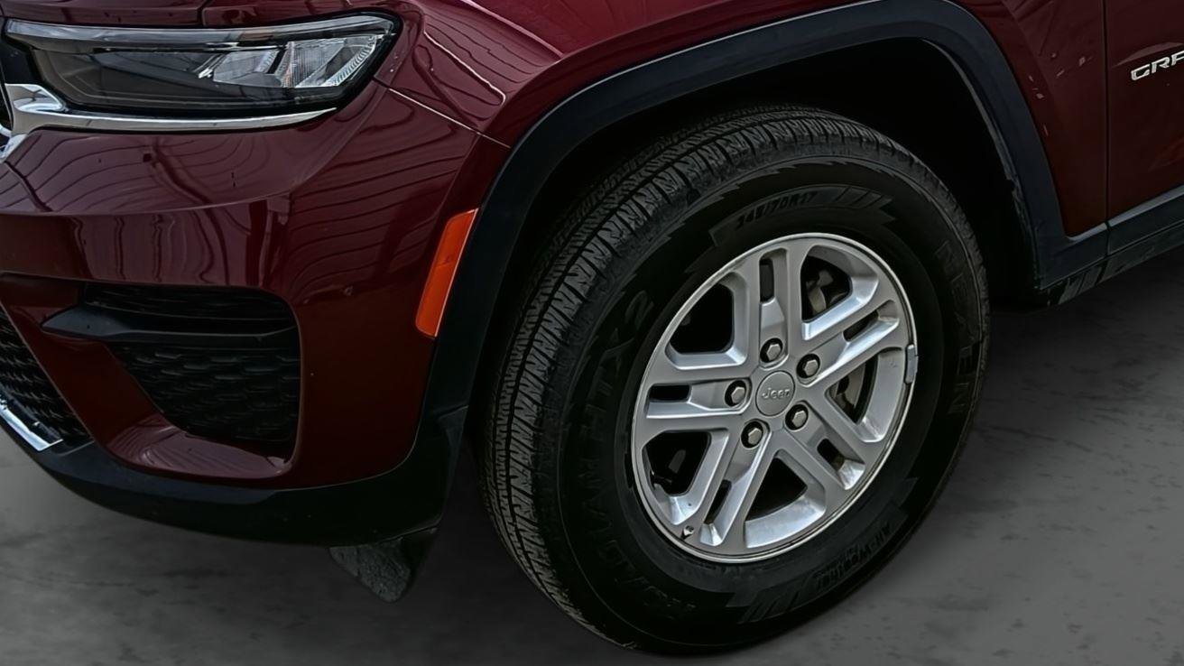 Used 2024 Jeep Grand Cherokee Laredo image 7