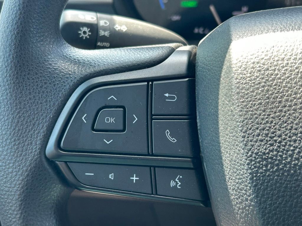 Used 2025 Toyota Sienna LE image 37