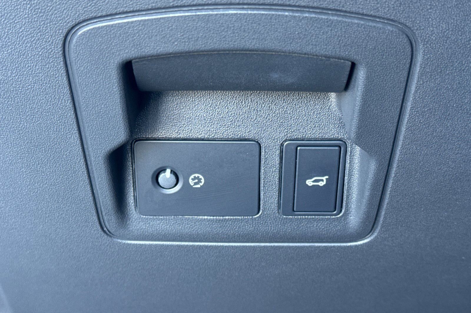 Used 2026 Land Rover Range Rover Velar Dynamic SE image 32