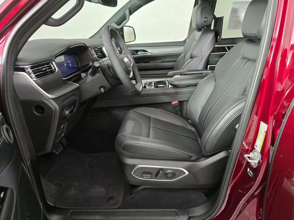 New 2025 Jeep Wagoneer Series II w/ HD Trailer Tow Package image 16