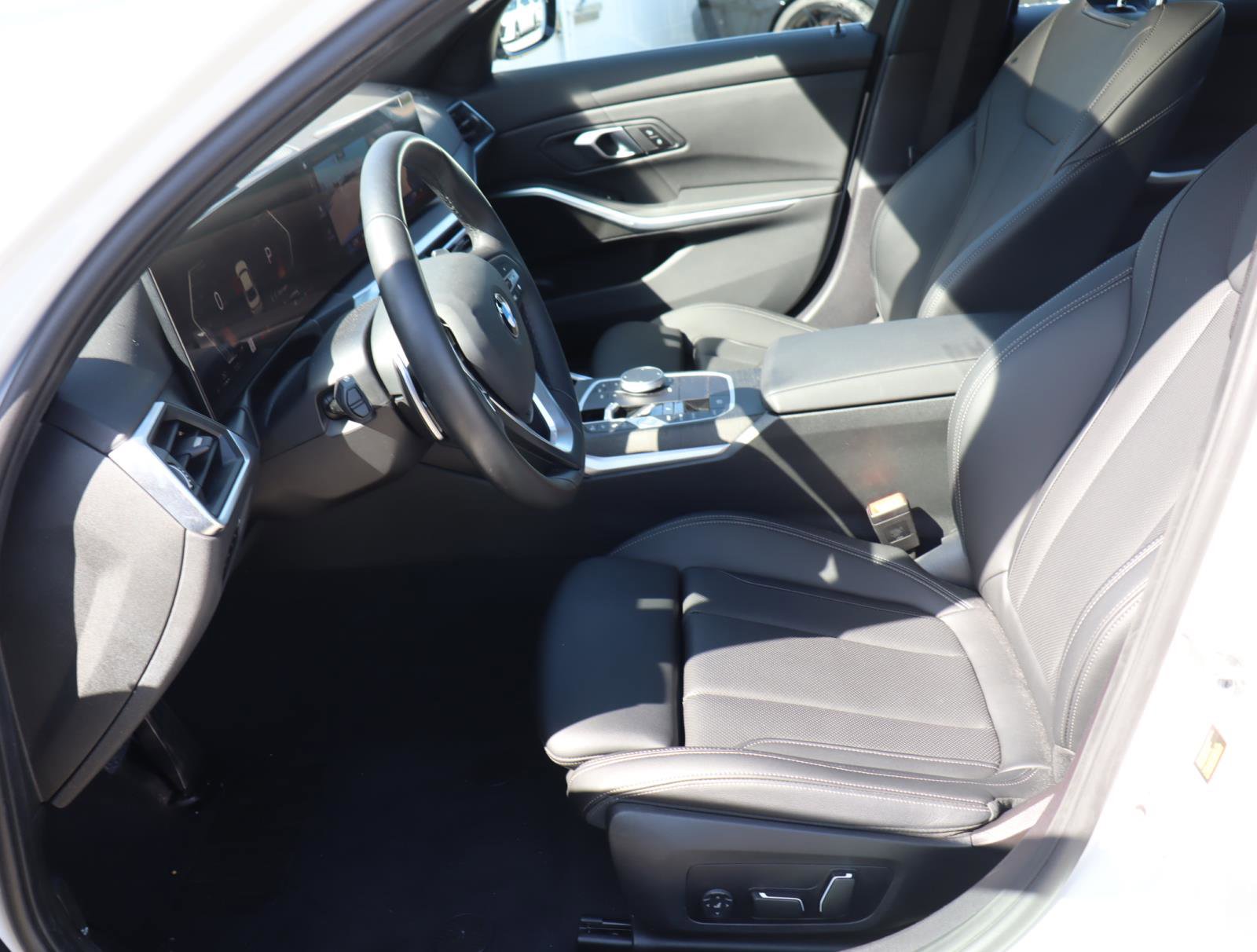 Used 2024 BMW 330i Sedan image 14