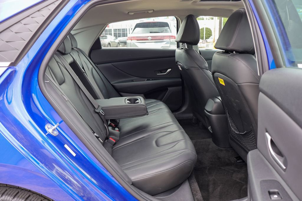 Used 2025 Hyundai Elantra Limited FWD image 10