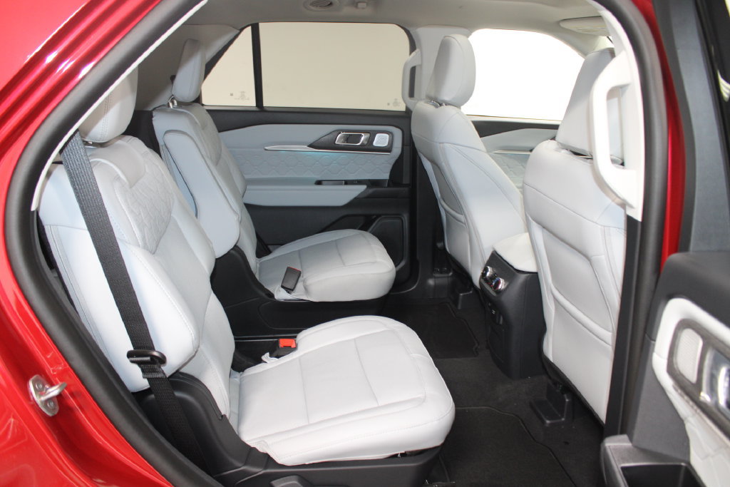 New 2026 Ford Explorer Platinum w/ LUX Leather Package AWD/4WD image 31