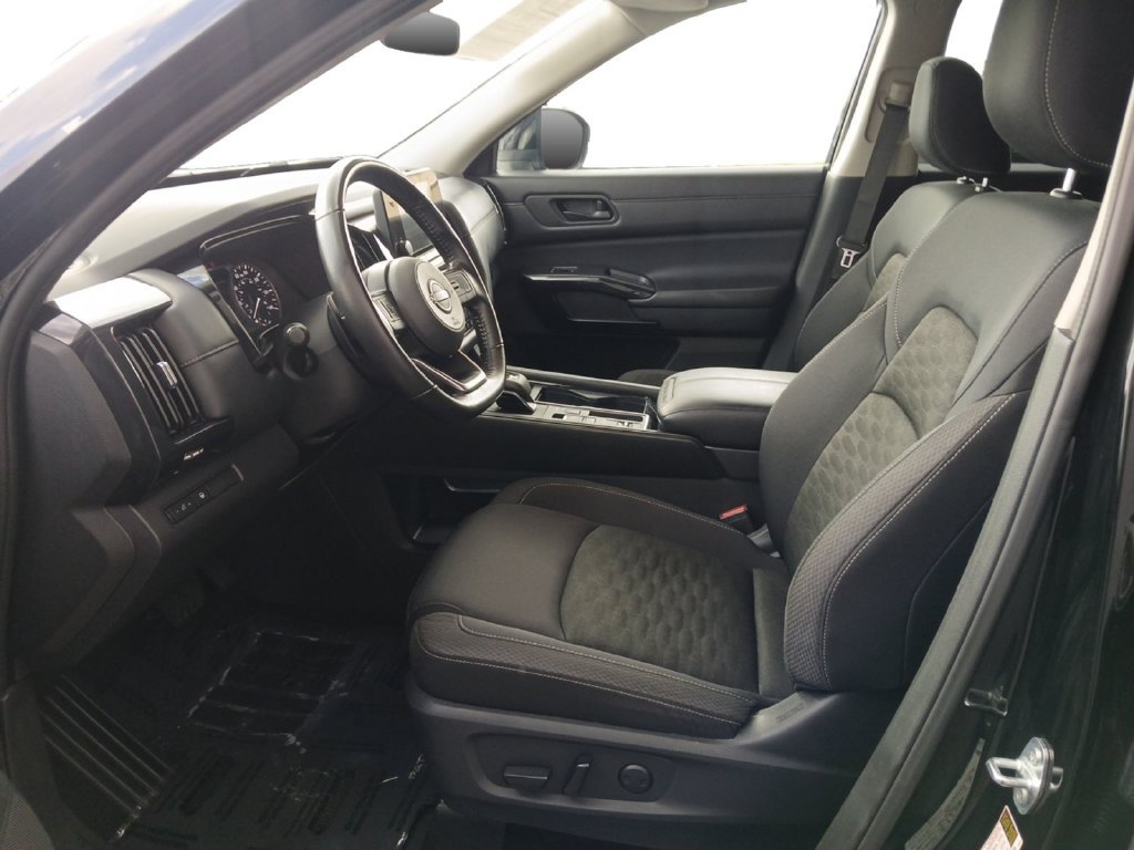 Used 2024 Nissan Pathfinder SV FWD image 19