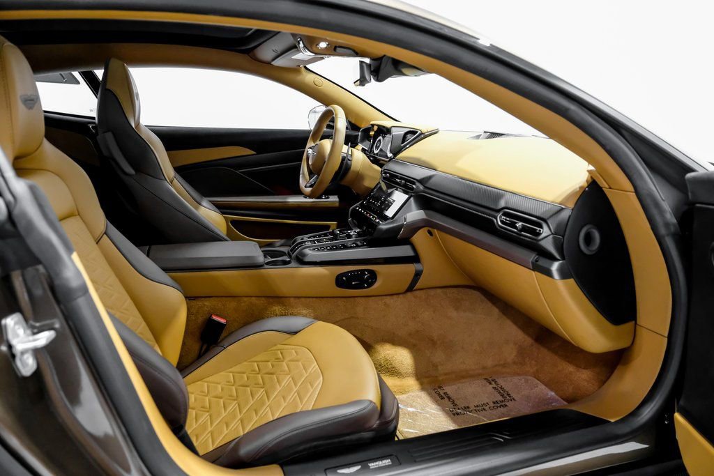 Used 2025 Aston Martin Vanquish RWD image 25