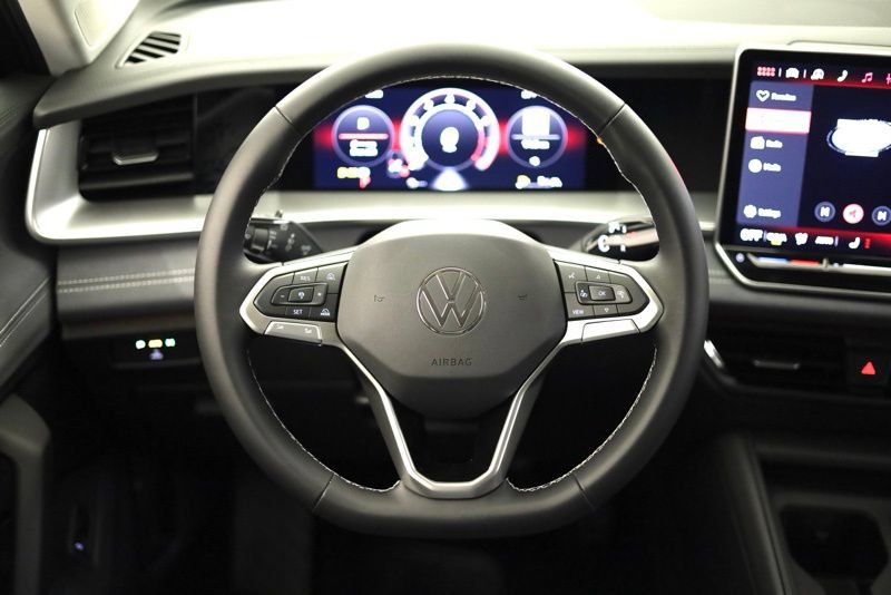 New 2026 Volkswagen Tiguan SE AWD/4WD image 13