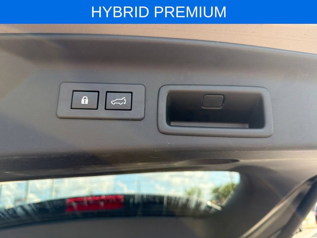 Certified 2025 Subaru Forester Premium AWD/4WD image 37