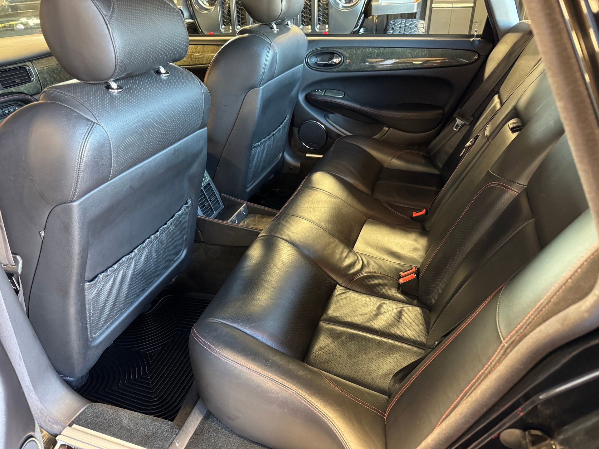 Used 2002 Jaguar XJ8 image 18