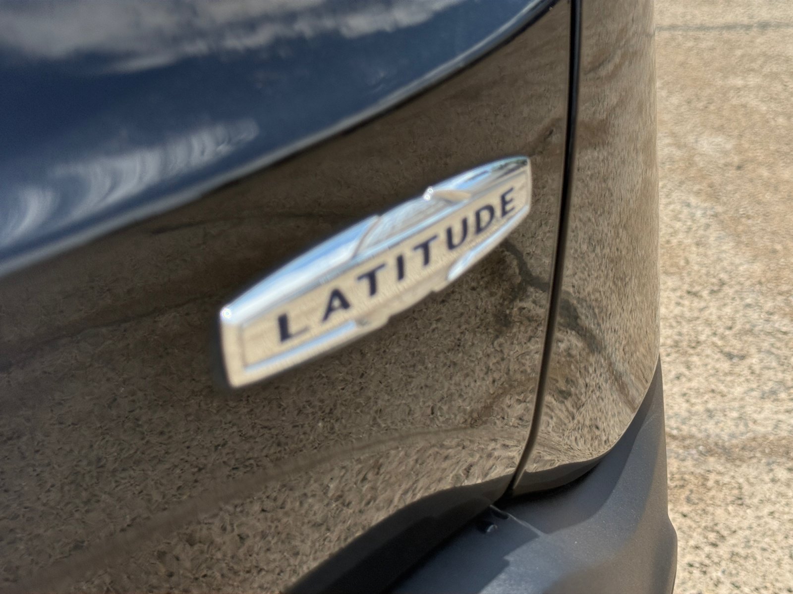 Used 2019 Jeep Renegade Latitude FWD image 29