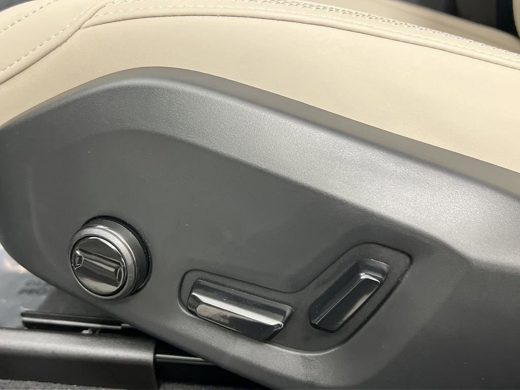 New 2026 Volvo XC60 B5 Plus w/ Protection Package Premier image 14