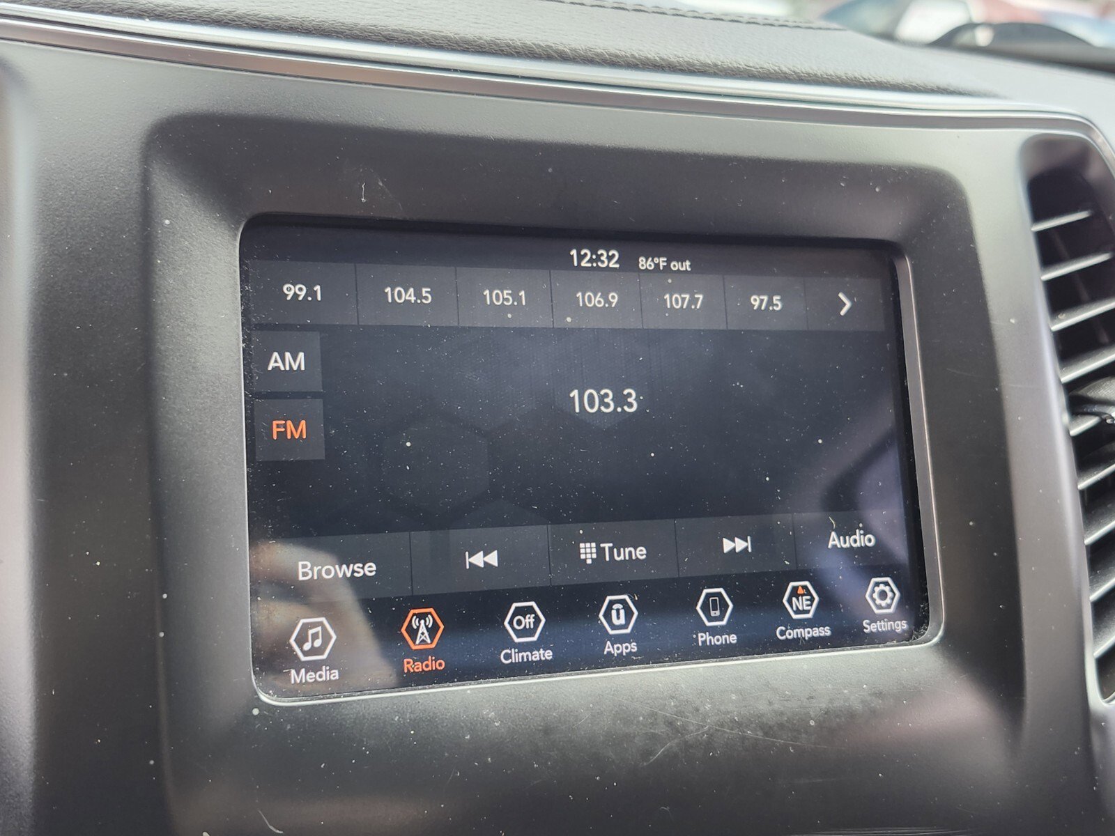 Used 2019 Jeep Cherokee Latitude w/ Popular Appearance Group image 20