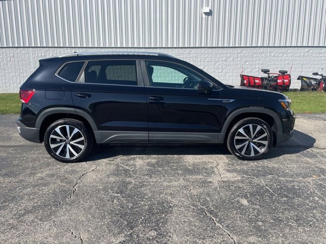 Used 2024 Volkswagen Taos SE image 16