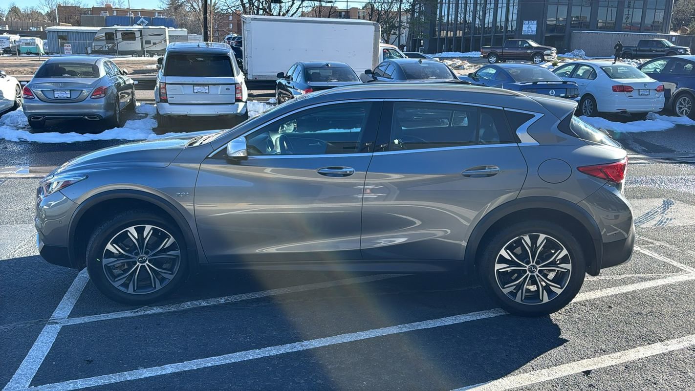 Used 2018 INFINITI QX30 Premium w/ Technology Package image 6