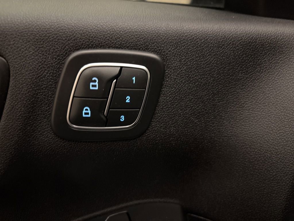 Used 2022 Ford Escape SEL w/ Technology Package image 11