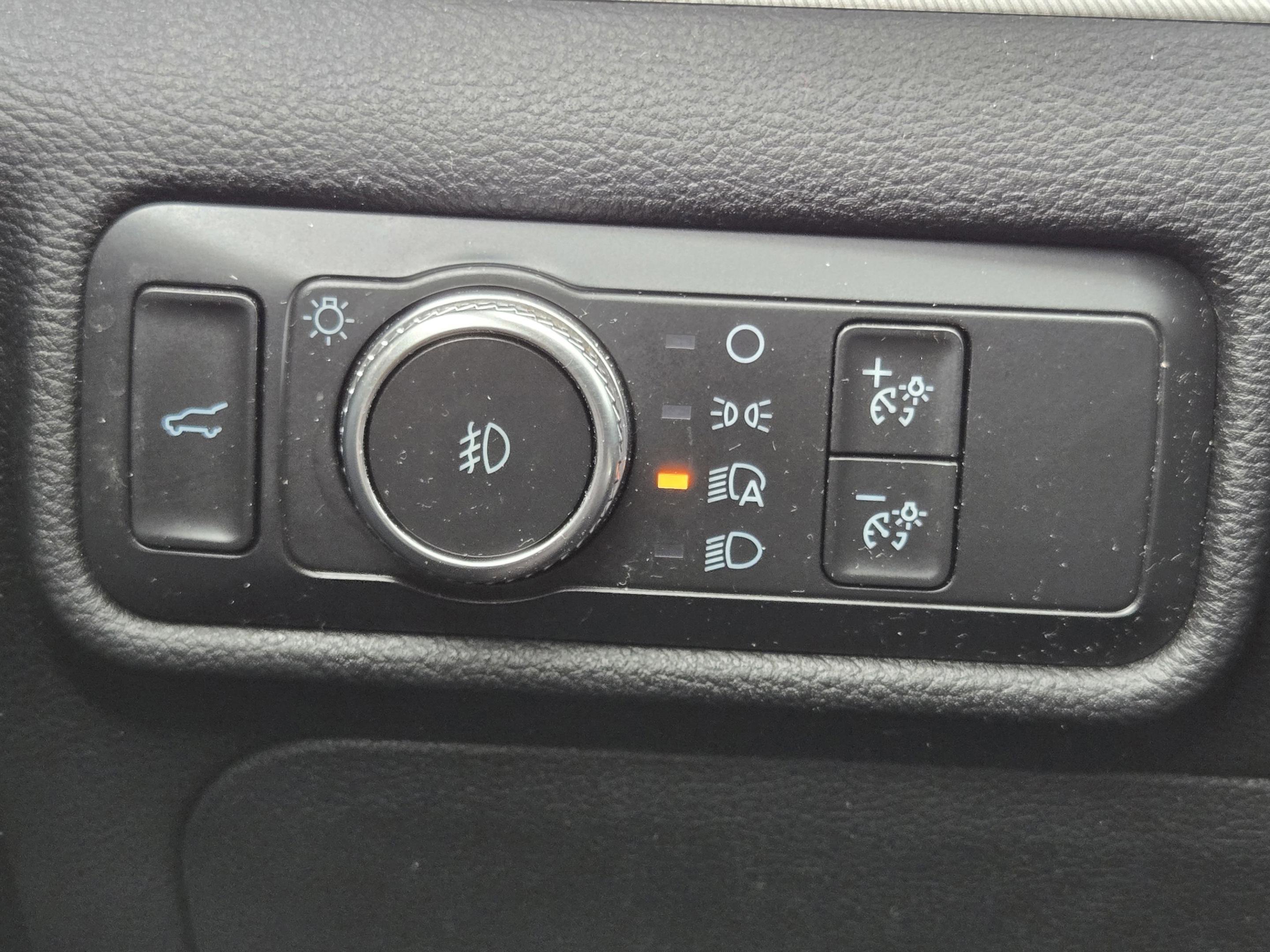 Used 2020 Ford Explorer XLT w/ Equipment Group 202A RWD image 18