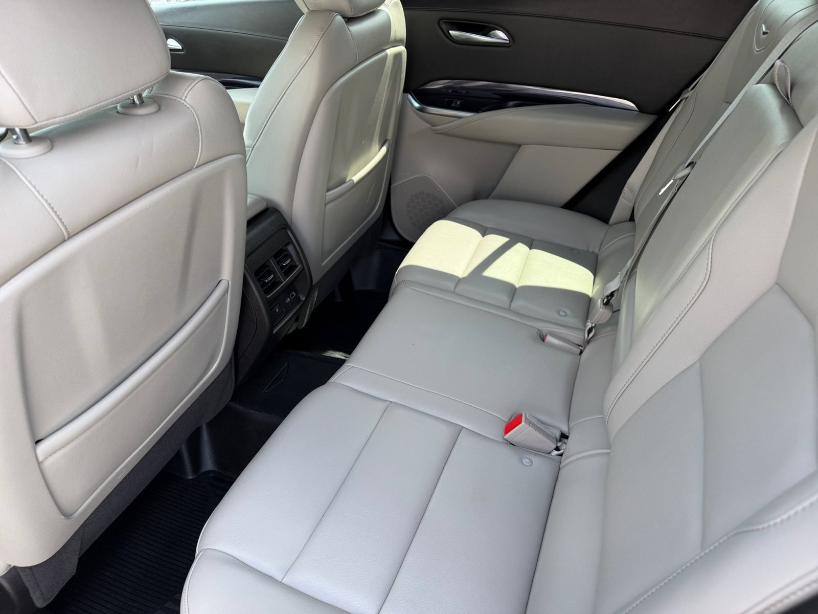Used 2023 Cadillac XT4 Luxury AWD/4WD image 14