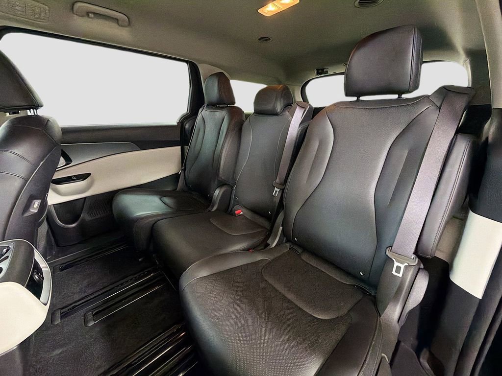Used 2023 Kia Carnival LX FWD image 24