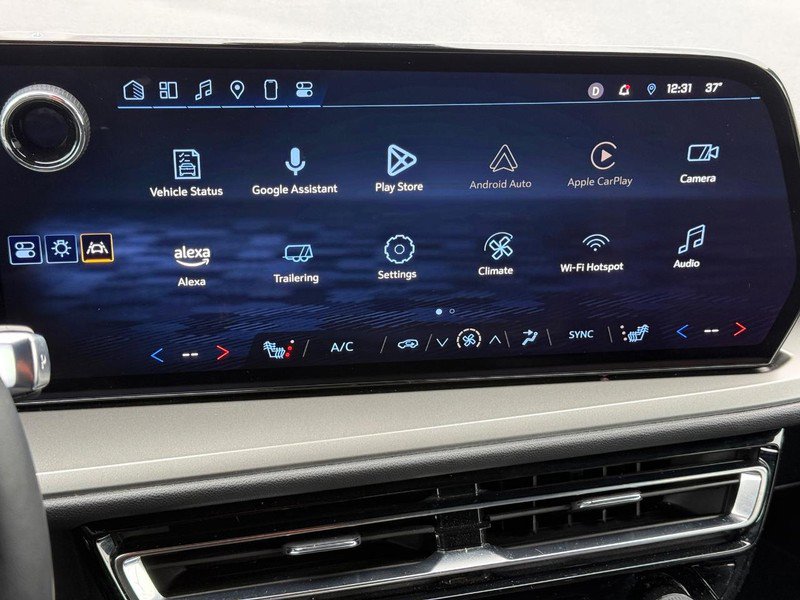 Used 2025 Chevrolet Traverse LT image 17