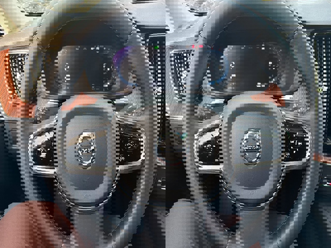 Certified 2024 Volvo XC60 B5 Plus w/ Protection Package Premier image 24