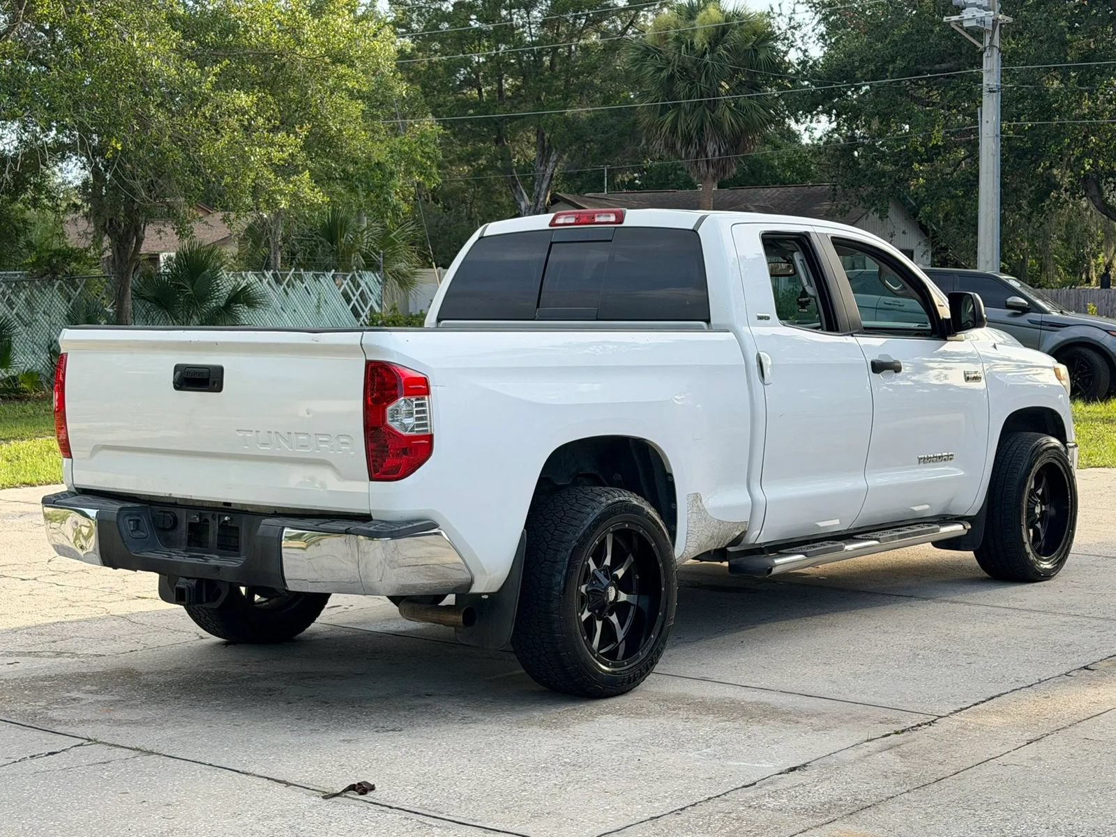 Used 2014 Toyota Tundra SR5 w/ SR5 Upgrade Package RWD image 3
