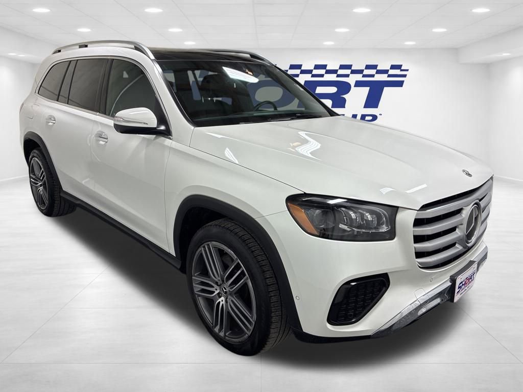 Used 2024 Mercedes-Benz GLS 450 4MATIC image 3