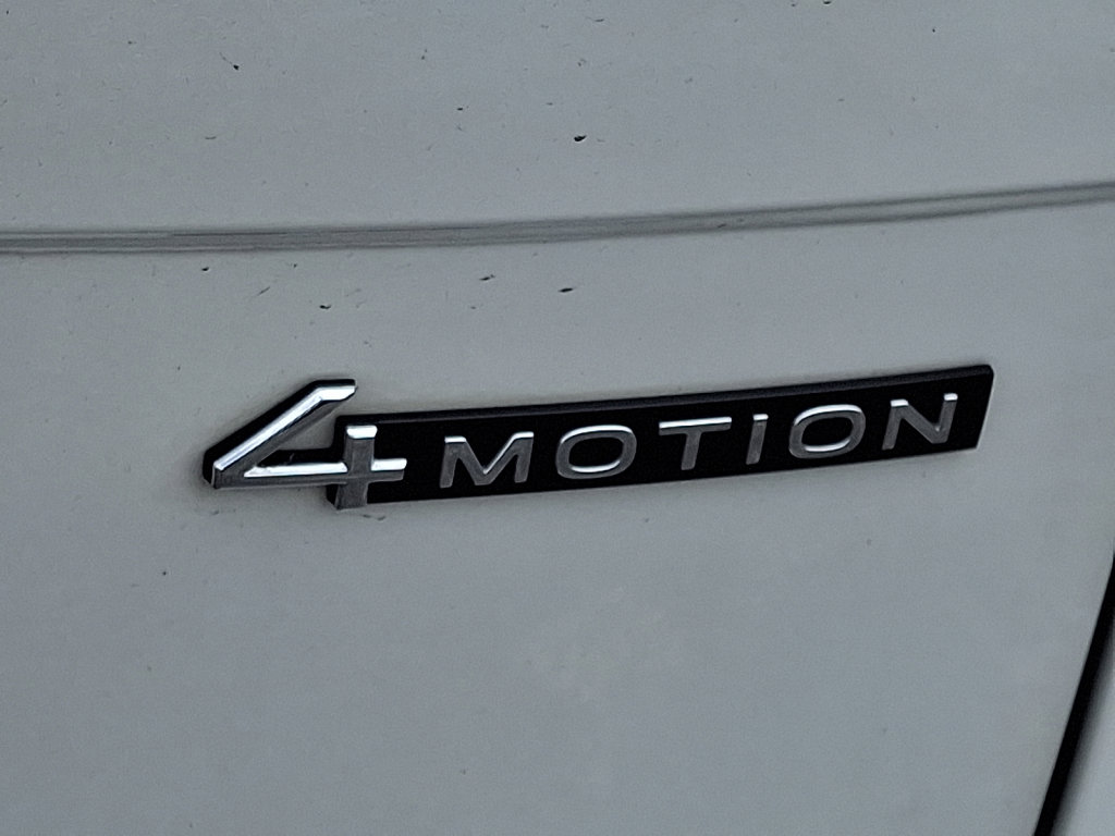 Used 2022 Volkswagen Tiguan SE R-Line image 17