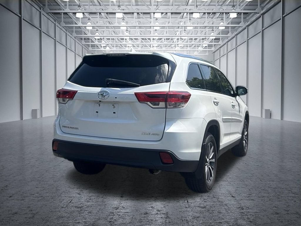 Used 2019 Toyota Highlander XLE AWD/4WD image 23