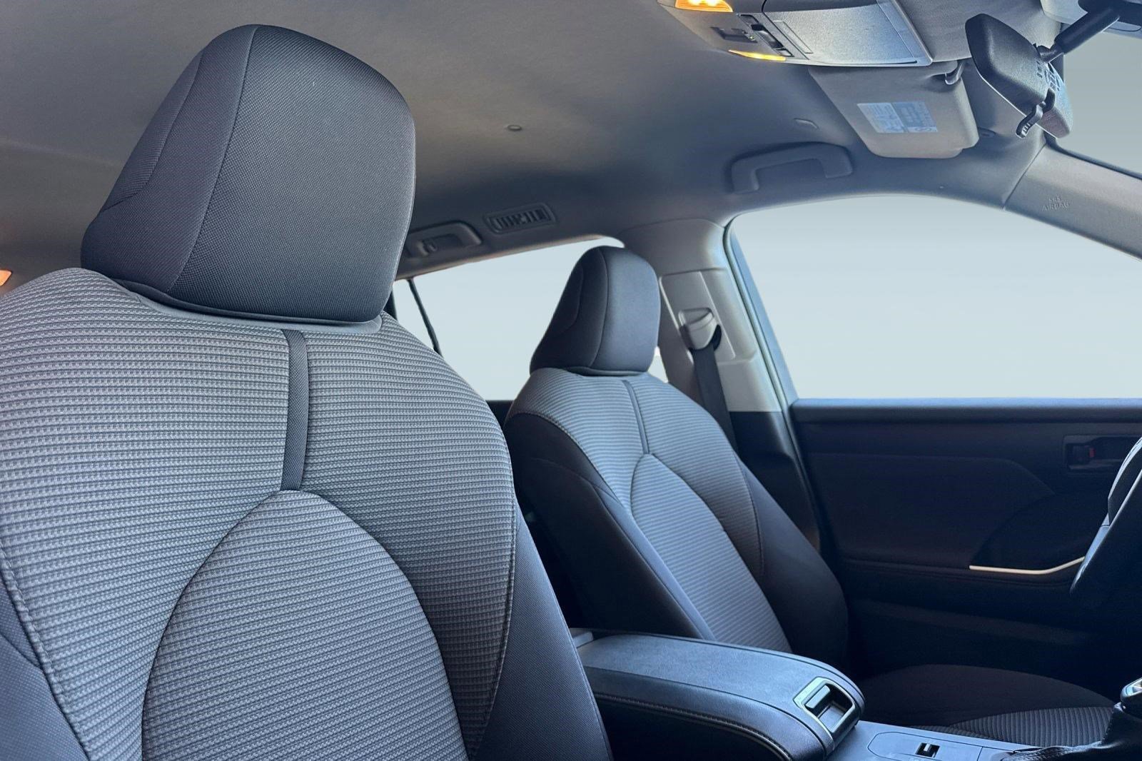 Used 2025 Toyota Highlander LE image 31