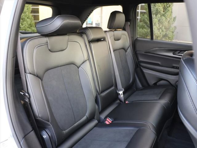 Used 2025 Jeep Grand Cherokee Altitude w/ Trailer Tow Package image 17