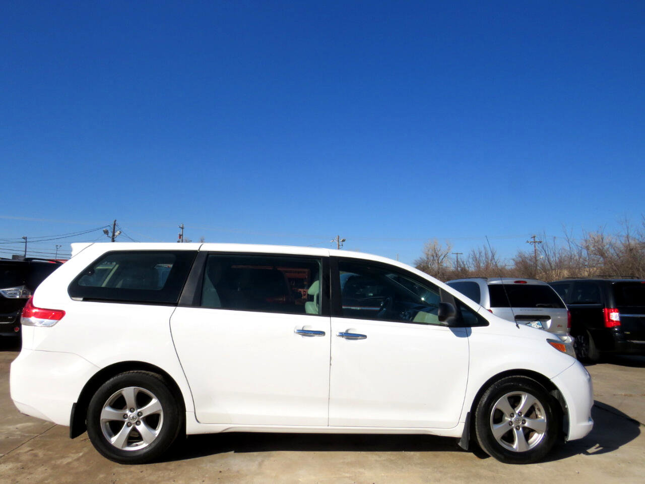 Used 2014 Toyota Sienna L image 4