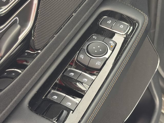 Used 2026 Lincoln Aviator AWD image 12