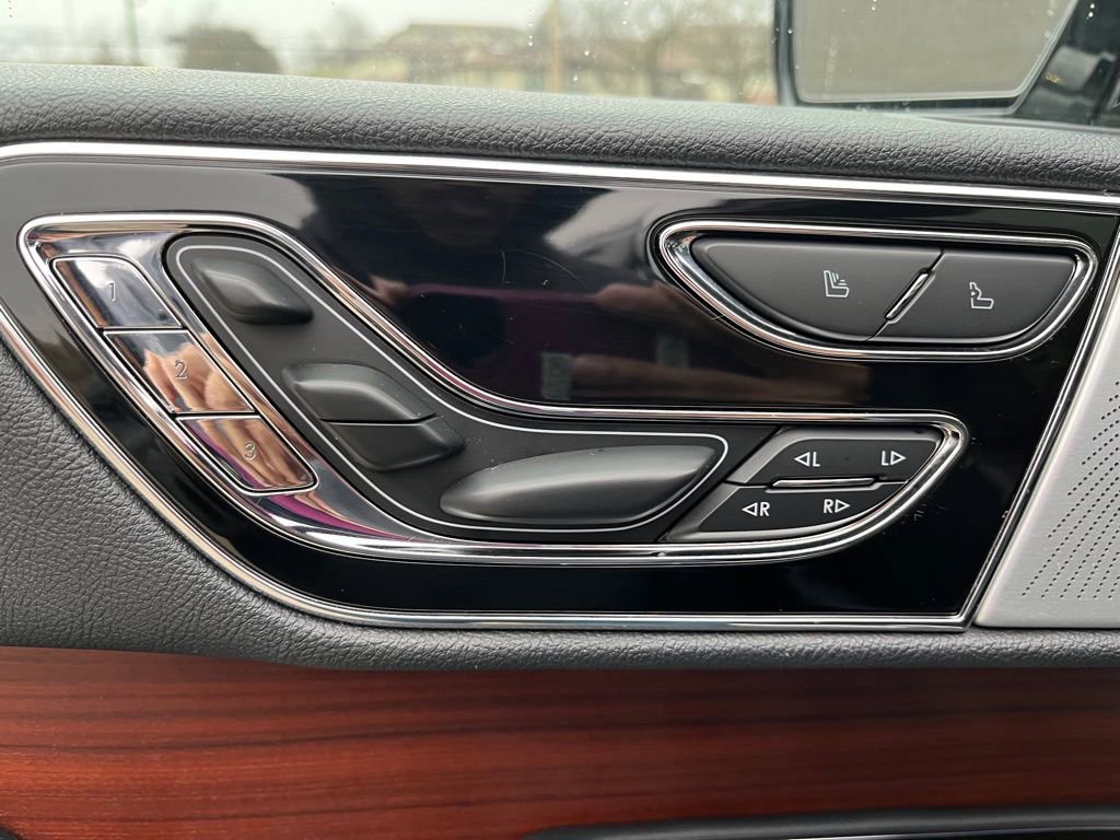 Used 2022 Lincoln Navigator Reserve image 22