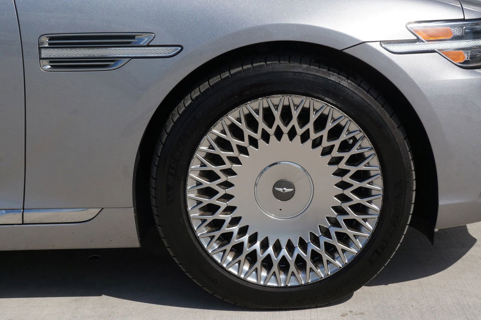 Used 2020 Genesis G90 3.3T Premium image 24