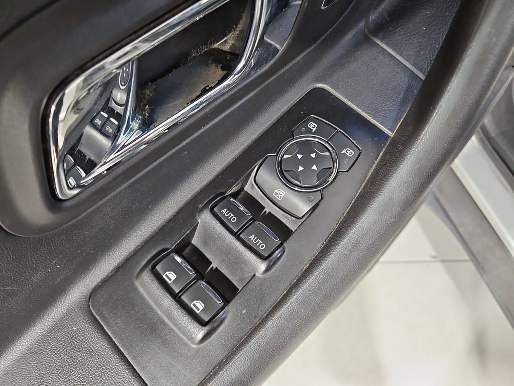 Used 2016 Ford Taurus Limited FWD image 12
