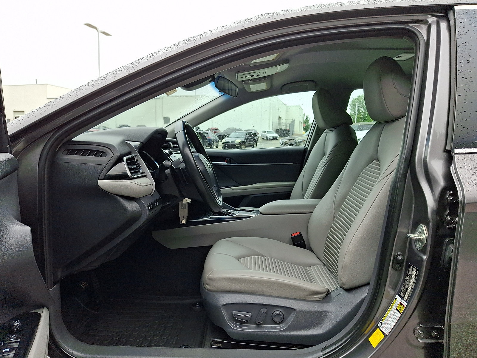Used 2019 Toyota Camry SE FWD image 14