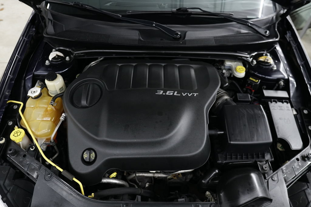 Used 2012 Chrysler 200 Limited FWD image 5