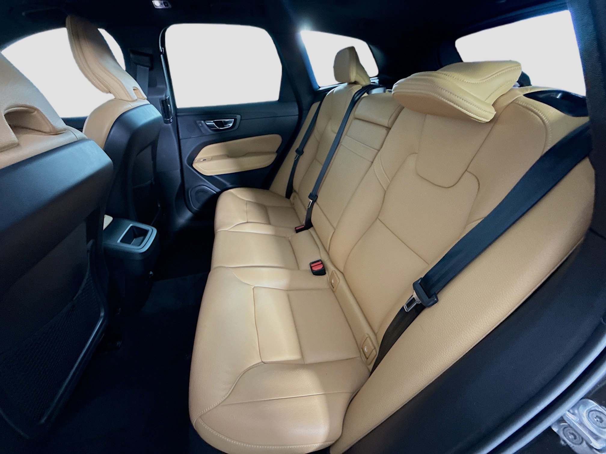 Used 2020 Volvo XC60 T6 Momentum image 25