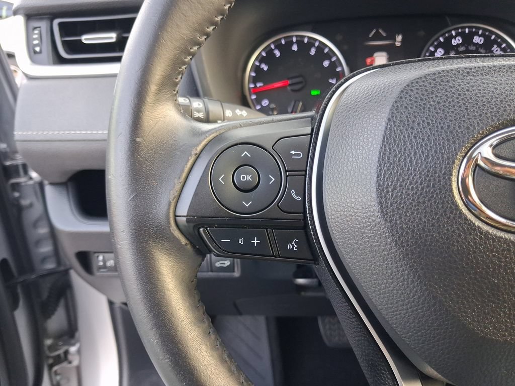 Used 2020 Toyota RAV4 XLE Premium FWD image 19