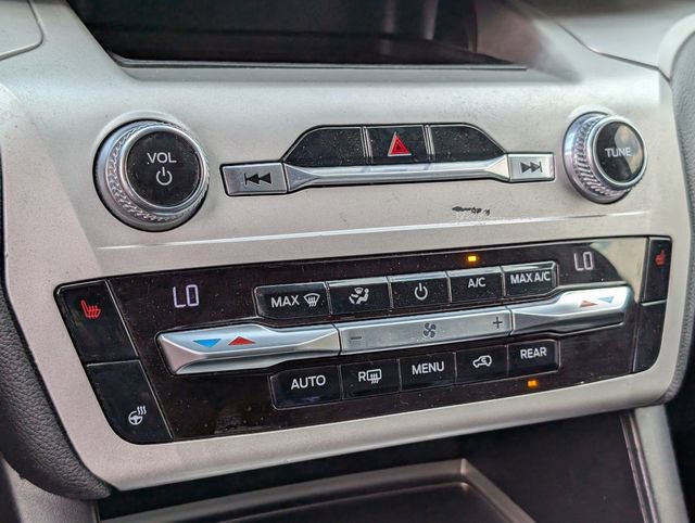 Used 2020 Ford Explorer XLT w/ Equipment Group 202A AWD/4WD image 17