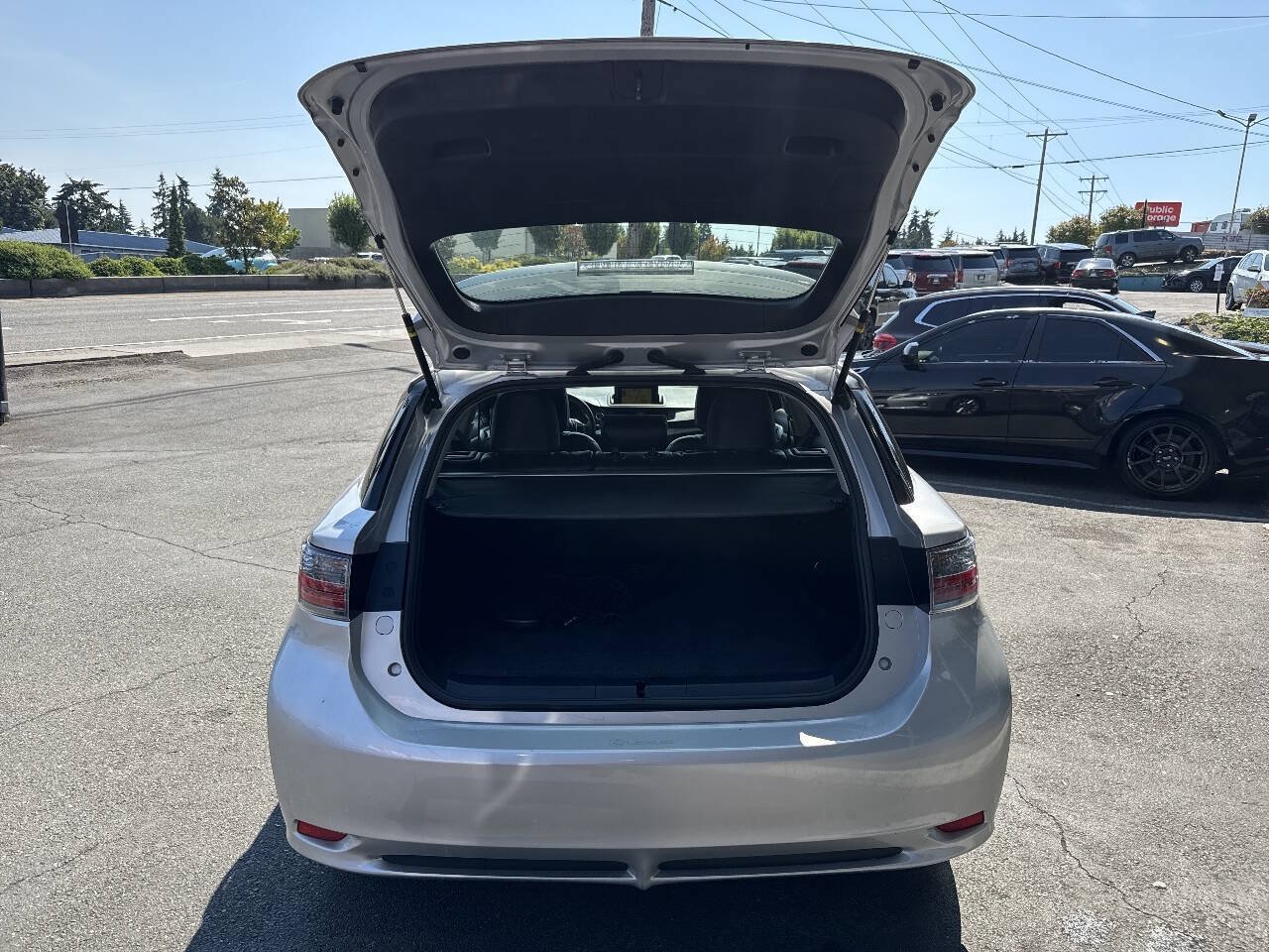 Used 2011 Lexus CT 200h Premium w/ Leather Pkg FWD image 6