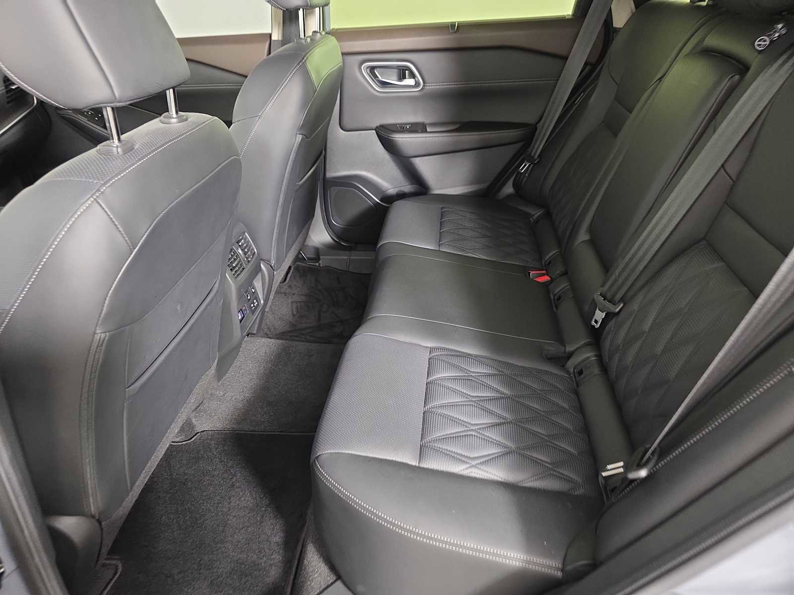 Used 2023 Nissan Rogue Platinum w/ Platinum Premium Package image 28