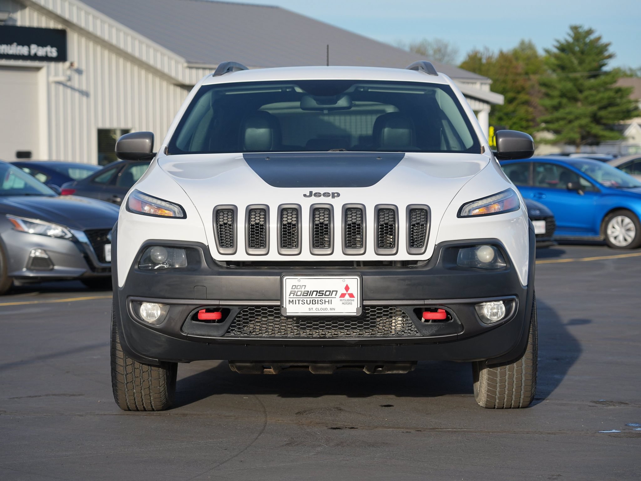 Used 2017 Jeep Cherokee Trailhawk AWD/4WD image 9