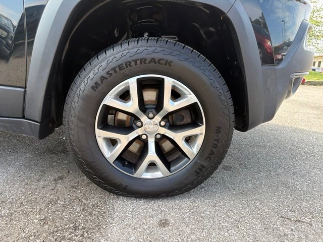 Used 2014 Jeep Cherokee Trailhawk w/ Comfort/Convenience Group AWD/4WD image 31