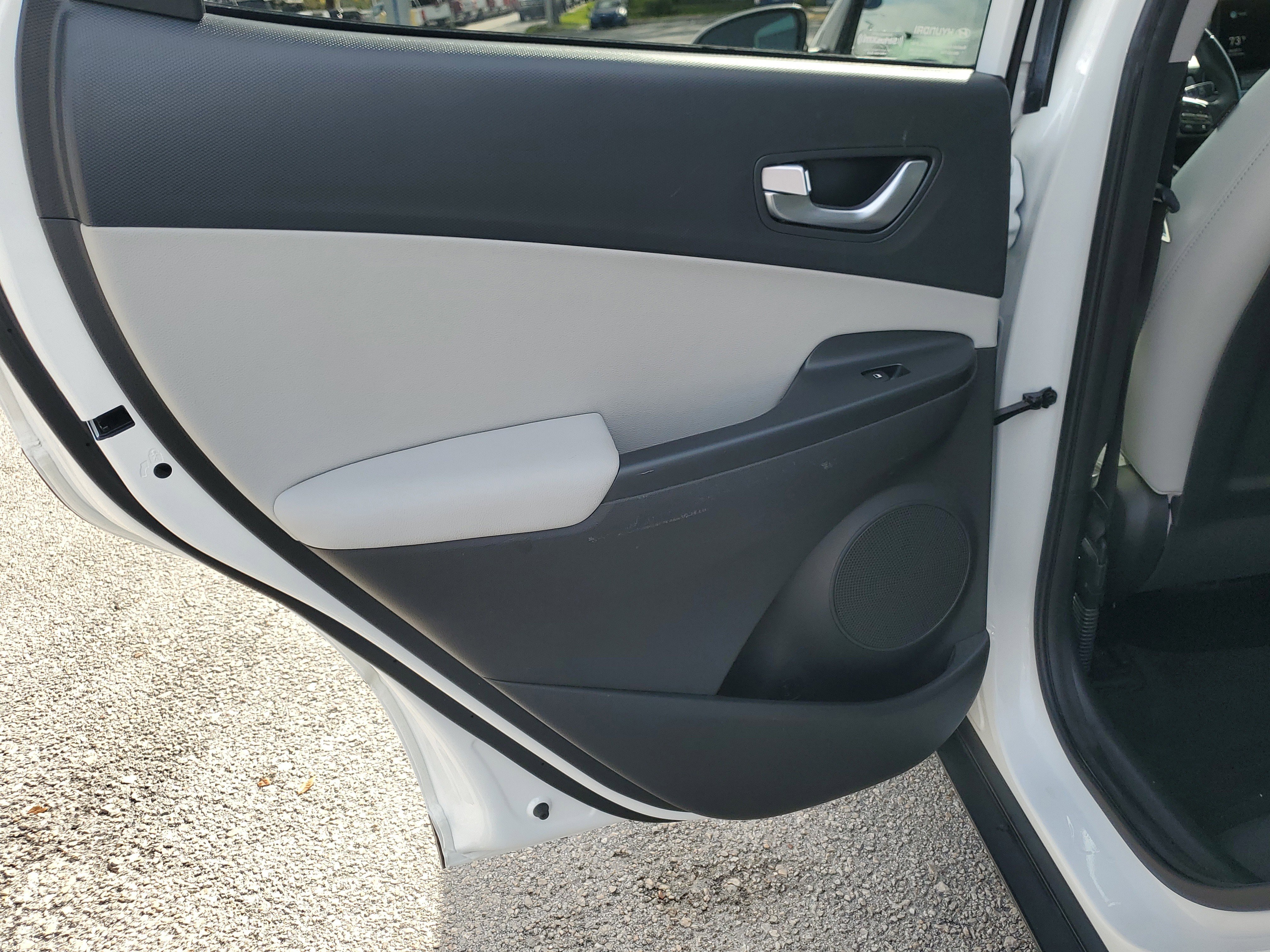 Used 2022 Hyundai Kona Limited image 11