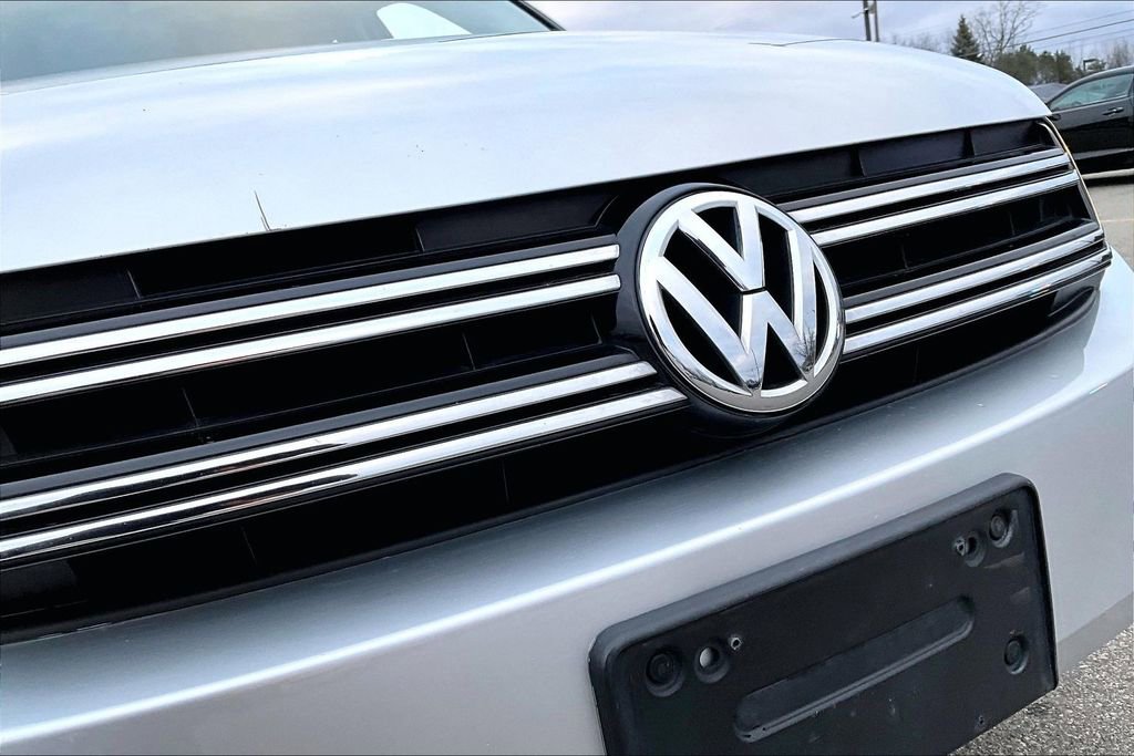Used 2017 Volkswagen Tiguan S image 31
