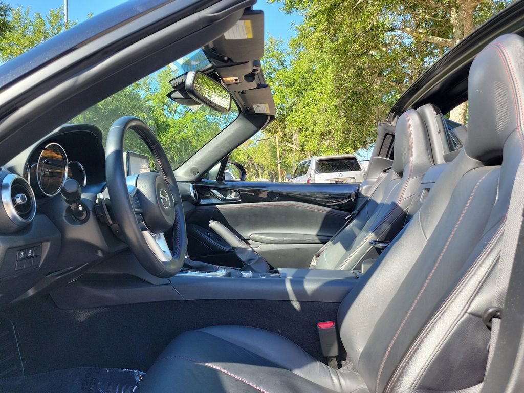 Used 2019 MAZDA MX-5 Miata RF Grand Touring RWD image 2