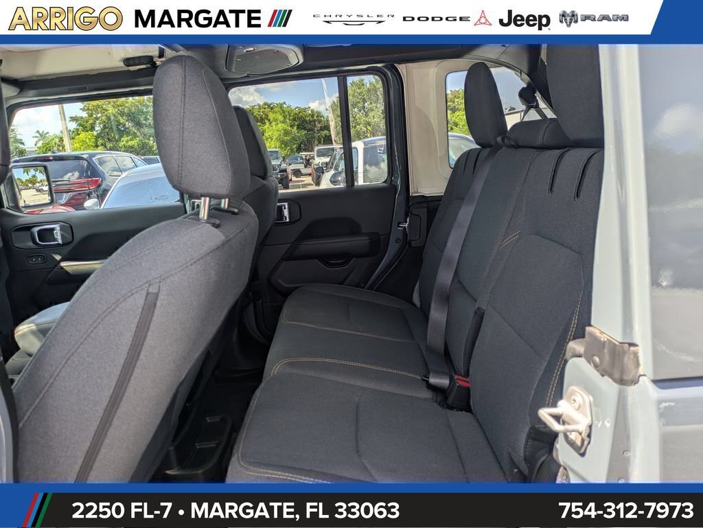 Used 2025 Jeep Wrangler Unlimited Sahara w/ Safety Group AWD/4WD image 14