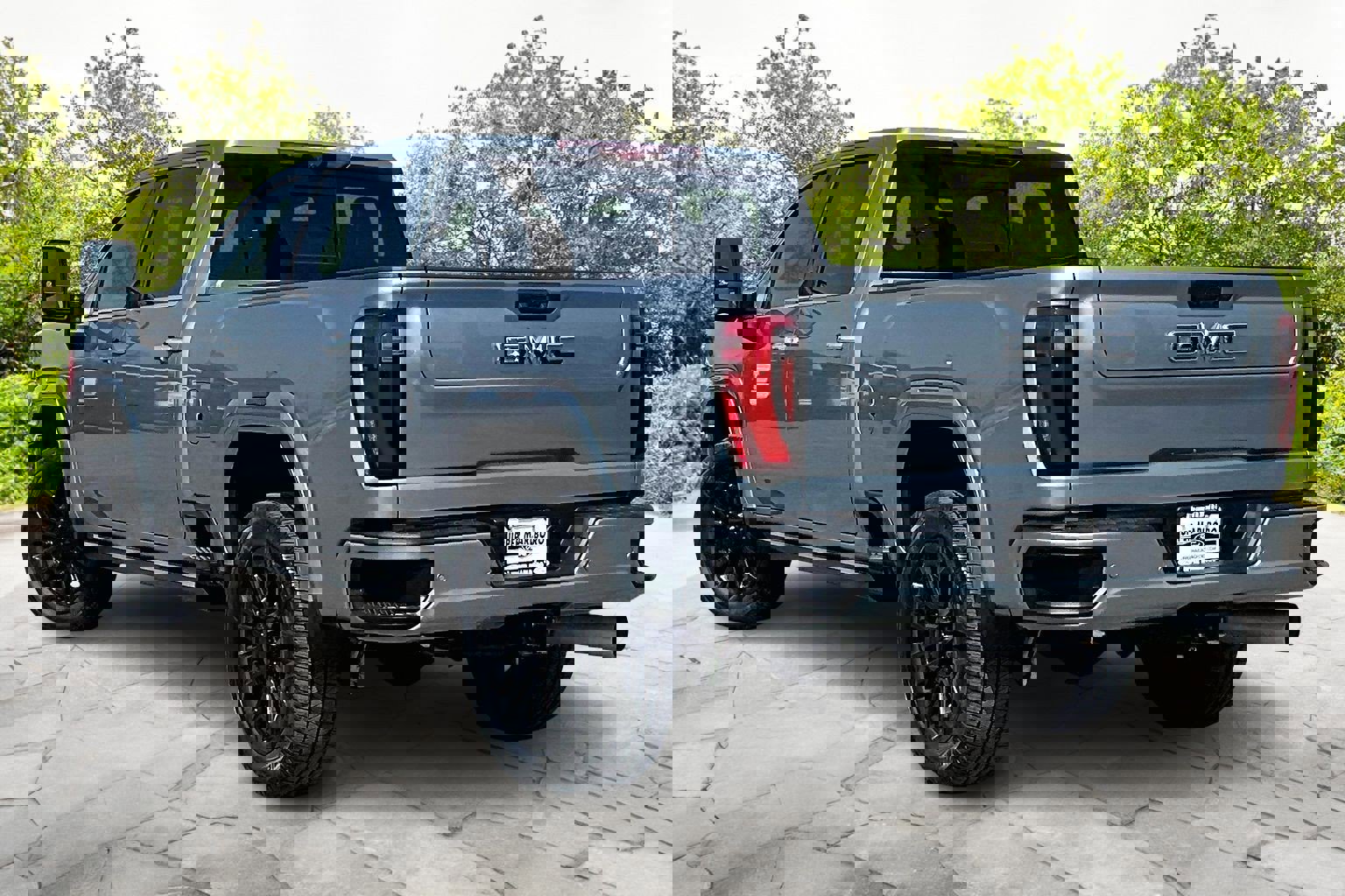 Used 2024 GMC Sierra 2500 Denali Ultimate image 2